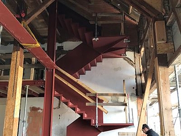 Stahltreppe-in-Galerie