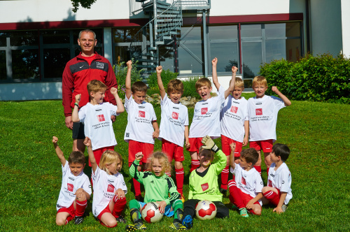 Neue-Trikots-F-Jugend-Horgenzell Sponsor-Kuttruff-Ingenieure-Fussball